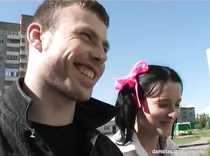 Опытный русский пикапер развел на секс юную одноклассницу