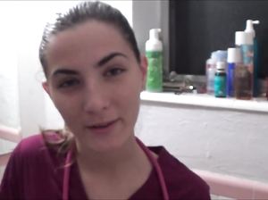 Сынок трахнул молодую мамашу в ванной и кончил внутрь