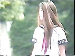 Японка не сопротивляется во время грубой ебли