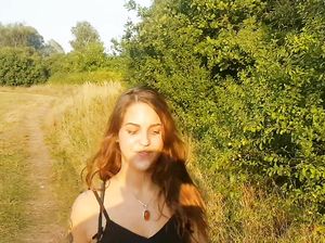 Жеребец насовал в глотку подруги и кончил на ее лицо