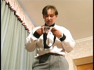 Зрелая сука застукала парня за дрочкой на ее трусики