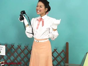 Эффектная эротика от леди в атласных панталонах