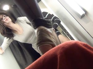 Немецкий самец выебал красотку в примерочной кабинке