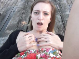 Европеец пикапер развел смазливую девушку на крутой секс в парке