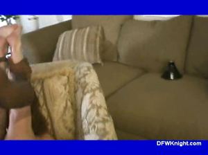 Рыжая телка возбудила негров оральным сексом и потрахалась с ними в пизду