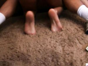 Старики сняли молодую шлюшку и поимели её в два ствола