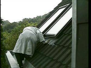 Два негра с большими членами жарят в попу горячую хохлушку