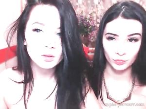 Приватные записи видеочата: Две похотливее лесбиянки ласкают друг дружку