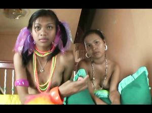 Две негритянки ебутся в разных позах с белым мужиком