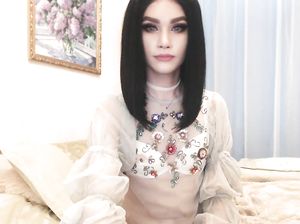 Обольстительная девушка с членом завлекает в приват