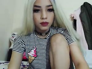 Транс из чата бонгакамс трахает свой анус резиновым членом