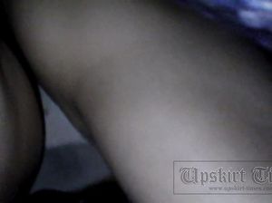 Подглядывание в метро - пацан снимает трусики под юбкой телки