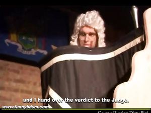 Суд инквизиции трахает двух ведьм, прежде чем сжечь их