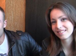 Стесняшка из парка отдалась за дешево в туалете