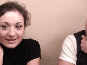 Капли спермы на лице уличной шлюхи