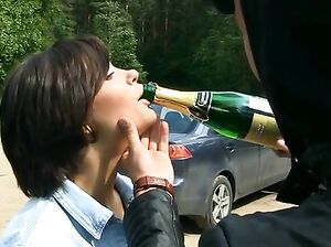 Чем пьянее девочка, тем охотнее она дает