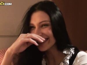 Стеснительная, но дающая