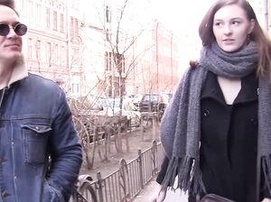 Высокая незнакомка с улицы проиграла пикаперам еблю на бильярдном столе