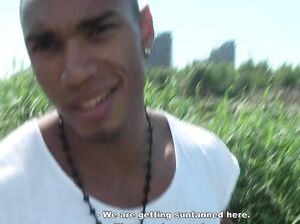 Нимфа в облике скромницы не против тройничка в лесу