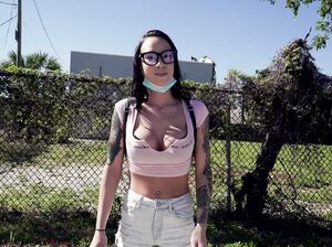 Девочка, может с тобой антителами поделиться?