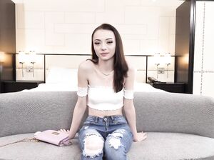 Давай милая, покажи на что твой ротик способен