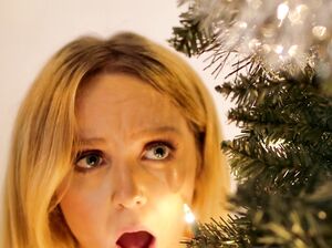 Большой хуй и секс втроем - лучший подарок на Рождество