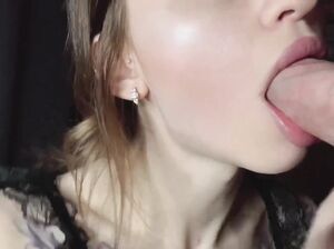 Сочный минет - залог крепких рабочих отношений