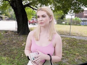 Пока ты стоял в пробке, она на стояке зарабатывала деньги