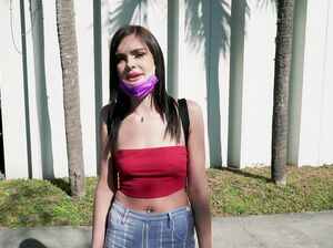 В этом бусике оплата принимается без трусиков