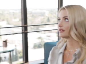 С такой секретаршей бизнес пойдёт в гору