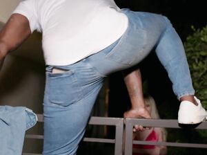 Черный романтик и хуй вместо букета цветов