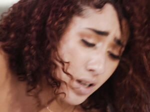 Кто кого массажирует?