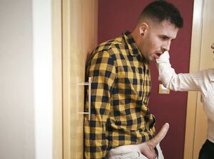 Анальный комплимент соседу-вуайеристу