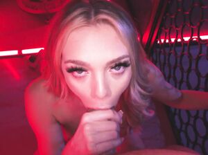 Секс в свете неоновых лучей