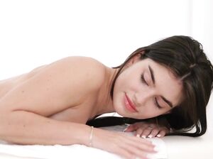 С такими руками на стройке не работают