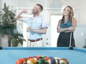 Погонять шары на столе или внутри киски?