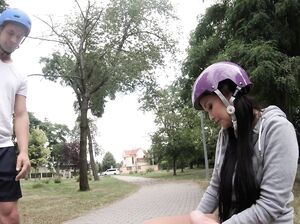 Ты хоть и куколд, но ножки лижешь хорошо