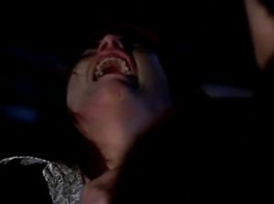 Мужики поймали местную красотку, а потом затащили на сеновал и выебали