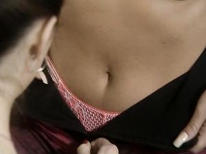 Две молоденькие шлюхи трахаются с мужиком