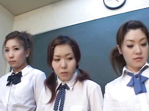 Учителя ебут японских школьниц (18 лет)