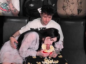 Секс в кинотеатре с эффектом 4D