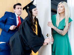 Глобус похоти вращается вокруг отчима