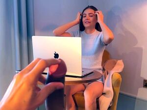 Рабочий процесс в трусиках Кейлин