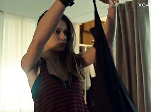 Сериал Темное дитя: сексуальная Татьяна Маслани