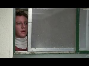 Эротическая сцена с Фиби Кейтс из фильма Быстрые перемены в школе Риджмонт-Хай