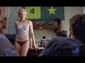 Крошка Эми Смарт показывает сиськи в фильме Дорожное приключением