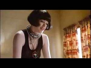 Героиня Мелани Гриффит в фильме «Дикая штучка» оседлала скованного любовника