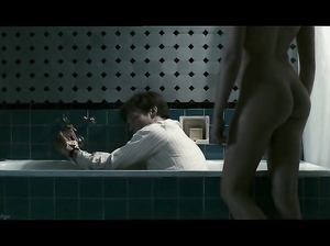 Обнаженная Тереза Палмер в эротической сцене из фильма «Воздержание»