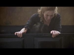 Киногероиня Дайан Лэйн из драмы «Неверная» изменяет мужу в туалете кафешки