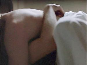 Мойра Келли самозабвенно занимается сексом в фильме Маленькая Одесса